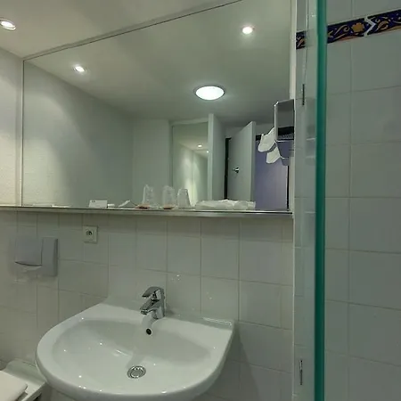 Le Phoebus Garden & Hotel 3*