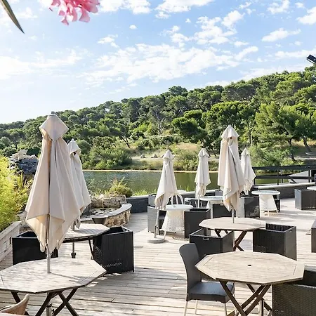 Le Phoebus Garden & Hotel