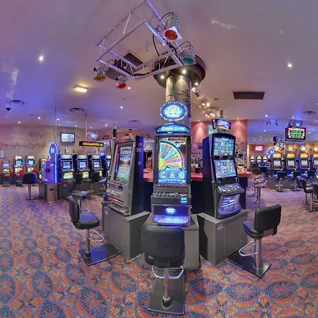 Отель Le Phoebus Garden & 3*