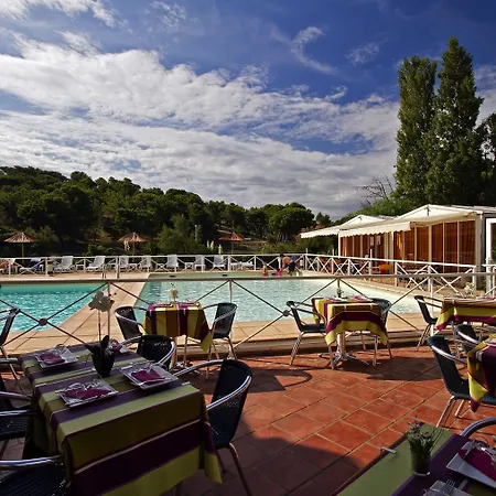 Отель Le Phoebus Garden & 3*