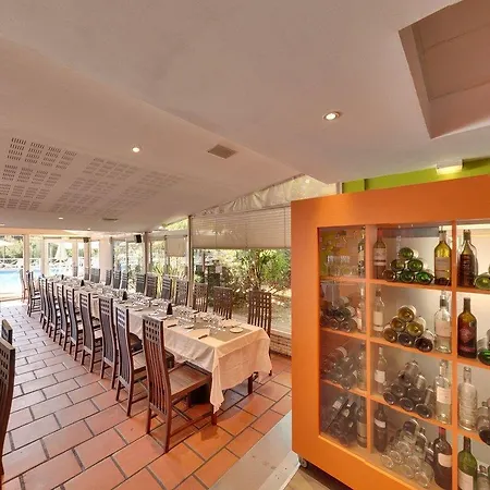 Le Phoebus Garden & 3* Груиссан