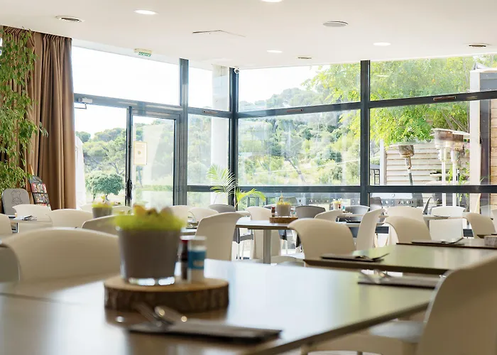Le Phoebus Garden & 3* Gruissan