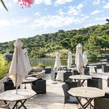 Le Phoebus Garden & Hotel