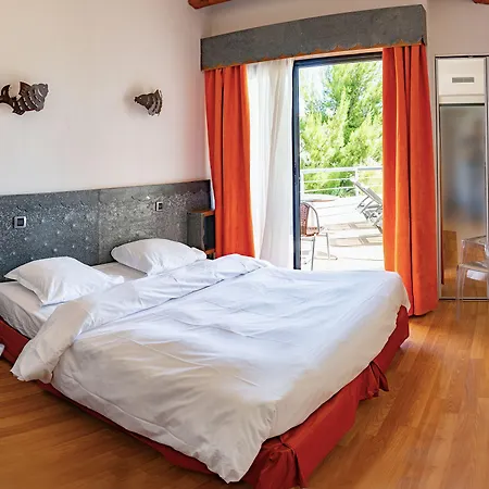 Le Phoebus Garden & Hotel